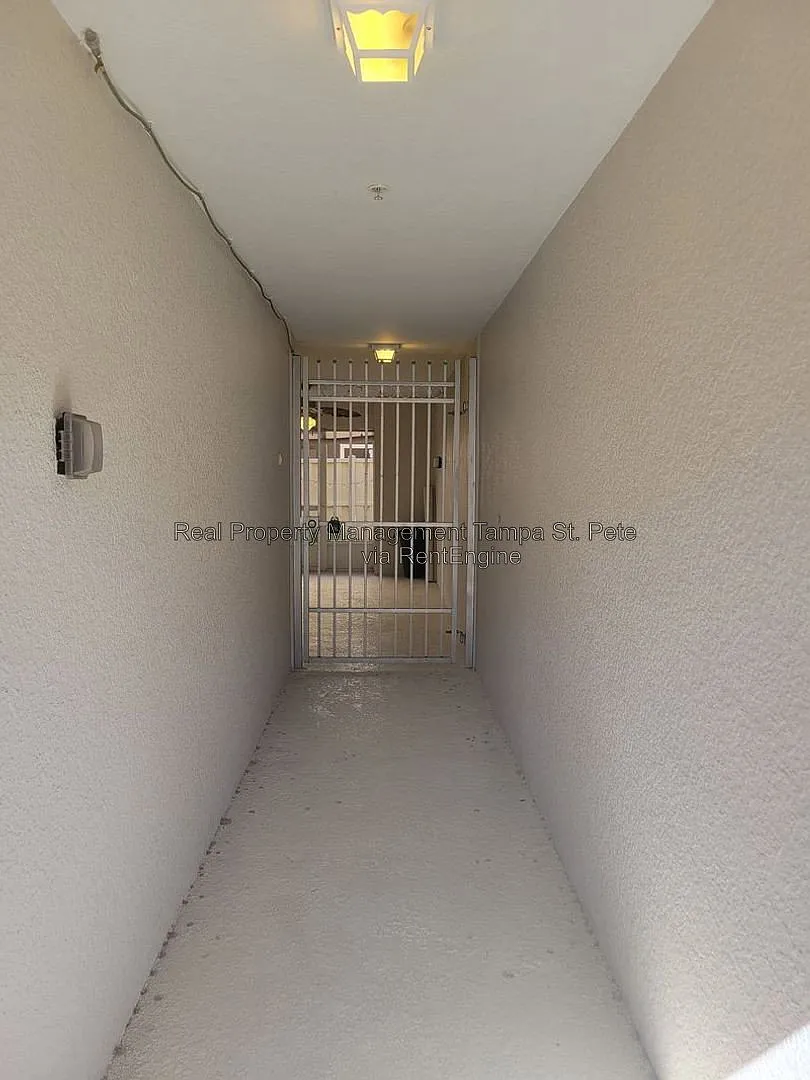 2 bed, 3.0 bath, 1542 sqft, $1,995 — Photo 2