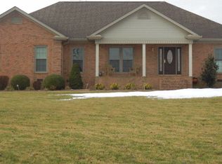 2001 Petsch Ln, Hopkinsville, KY 42240