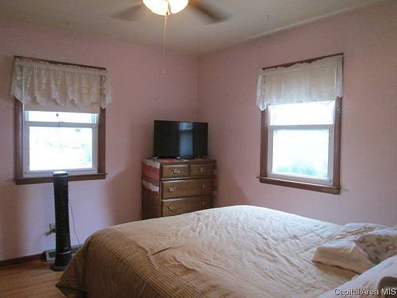 5th image of 722 N 10th St