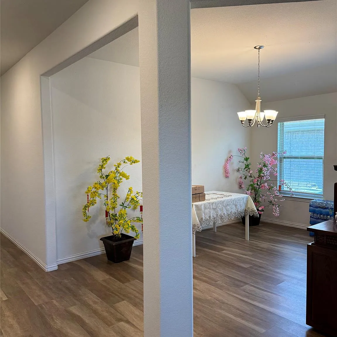 5 bed, 2348 sqft, $2,800 — Photo 4