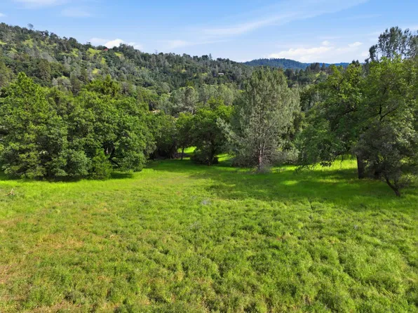 19371 Peyton Pl, Grass Valley, CA 95949