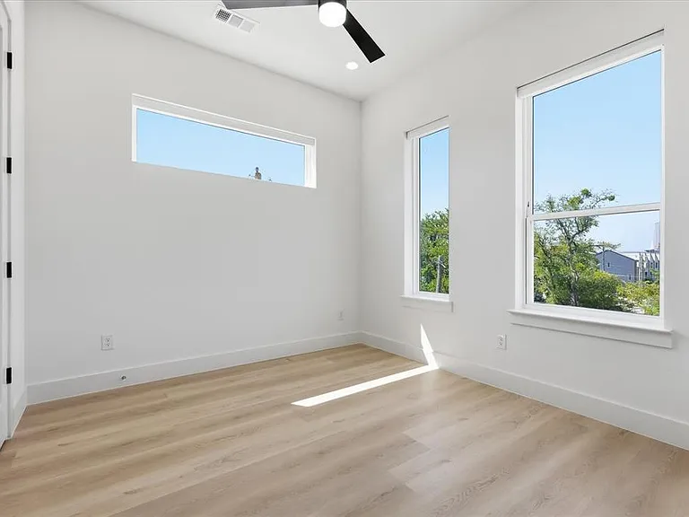 4315 San Jacinto St #302 — Photo 29