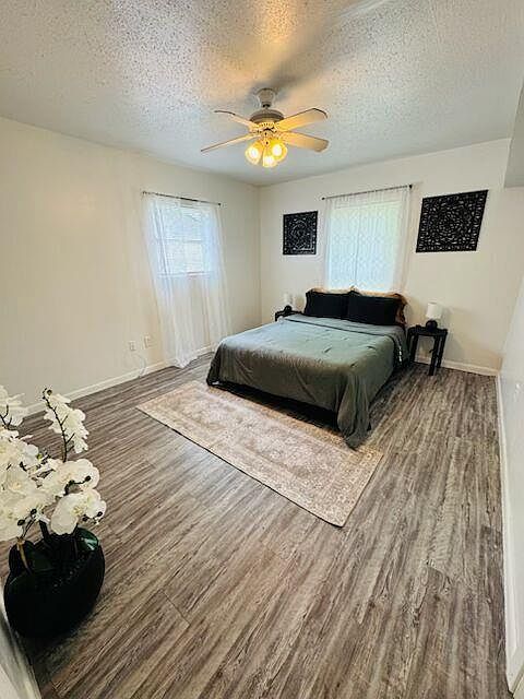 1st image of 622 Trinity St