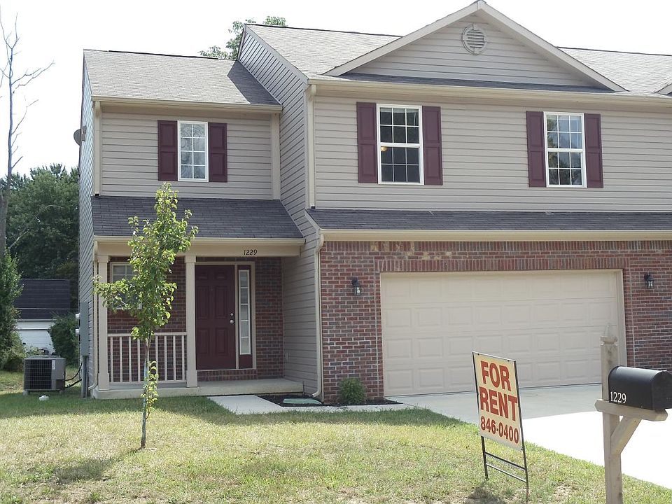 1st image of 1221 Turner Ct