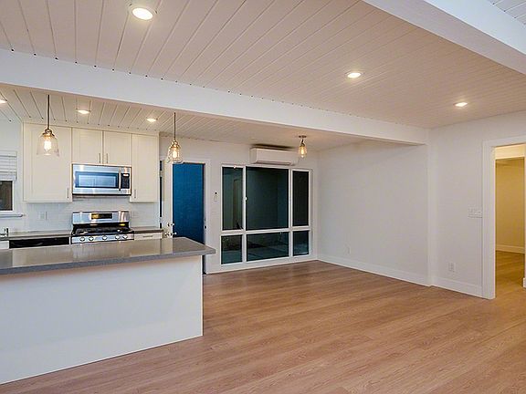 3rd image of 947 Alice Ln