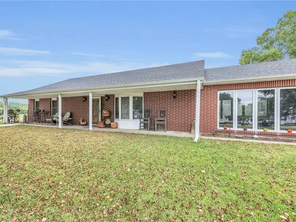 111 Cora Dr, Weston, MO 64098