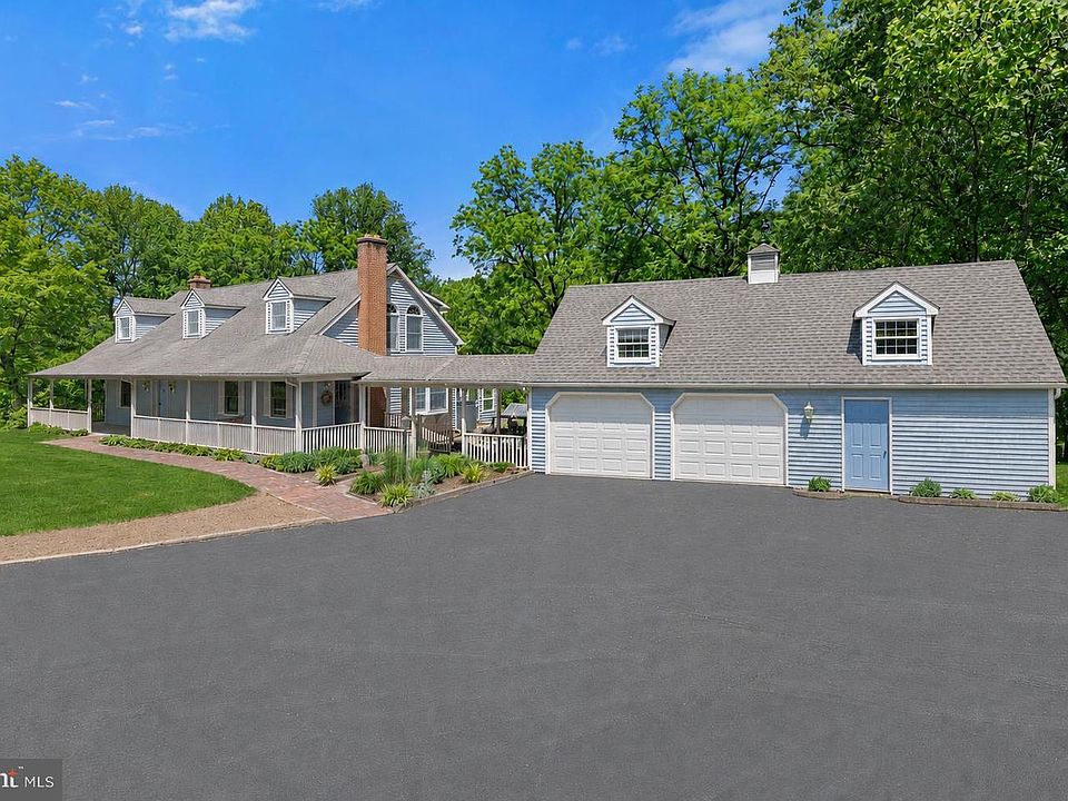 1st image of 2712 Crystal Ln