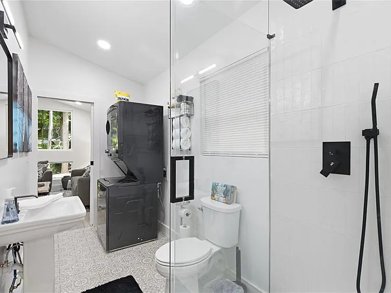 3203 Navajo Cir — Photo 26