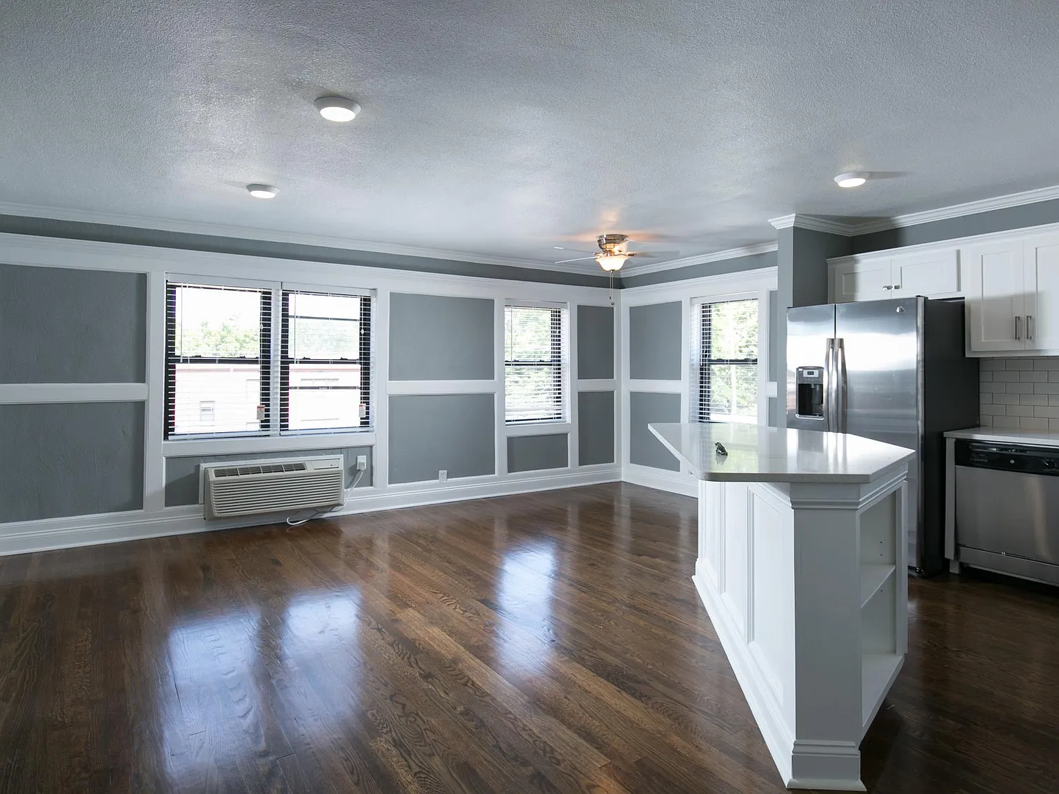 Plaza Terrace Apartments — Photo 3
