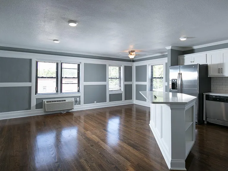 Plaza Terrace Apartments — Photo 3
