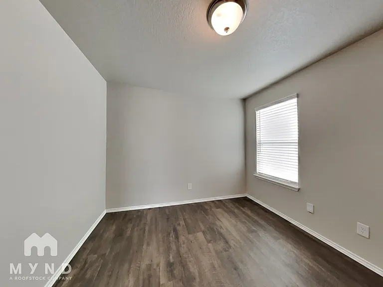 211 Stevens Smt — Photo 18