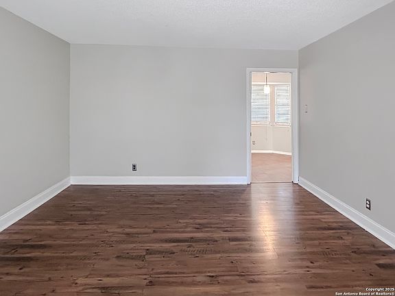 5th image of 331 Shin Oak