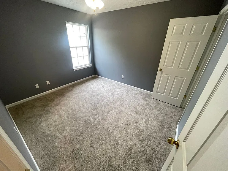 121 Spencer Ct — Photo 10