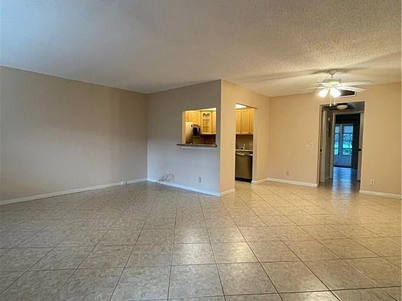 4th image of 255 Suffolk Dr #G
