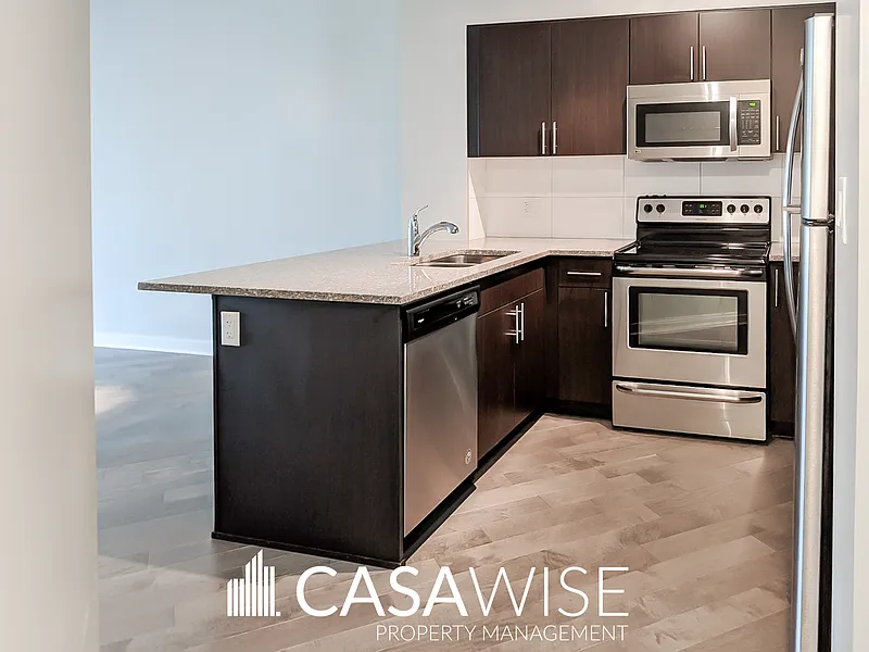 2 bed, 2.0 bath, 927 sqft, $1,900 — Photo 2