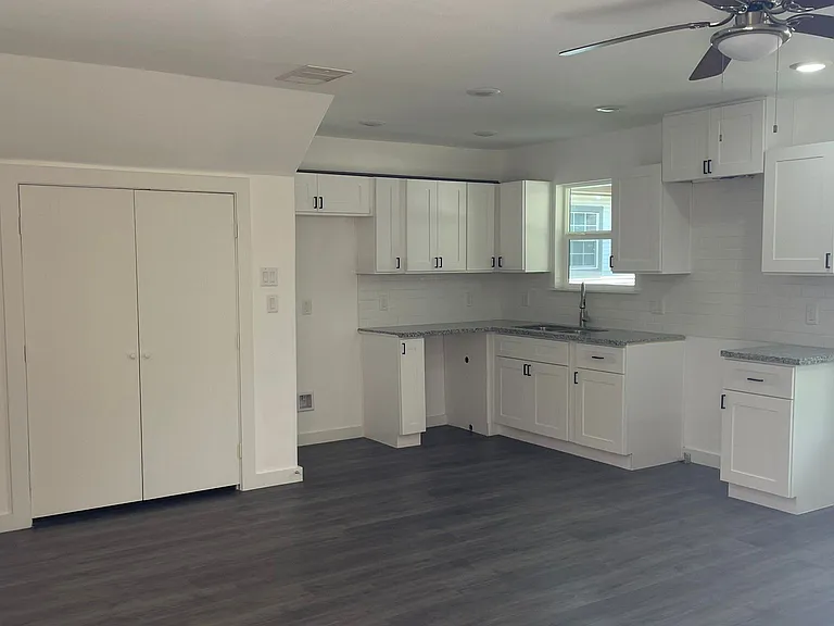 2320 Wavell St #B — Photo 2