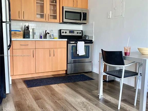 5th image of 737 Jefferson Ave APT 205