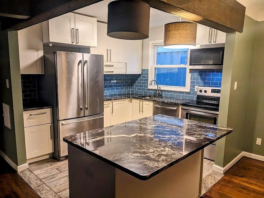 3 bed, 1084 sqft, $2,300 — Photo 3
