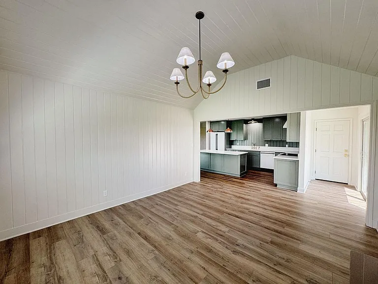 5121 FM 446 — Photo 15