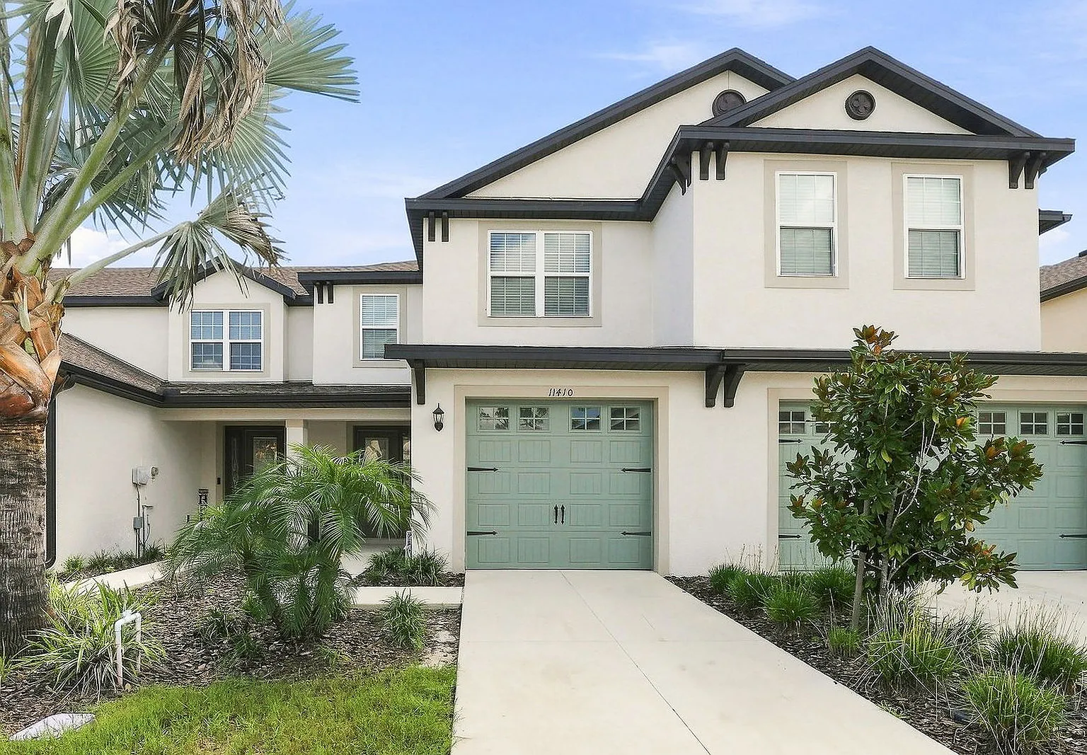 3 bed, 2.5 bath, 2000 sqft, $2,200 — Photo 1