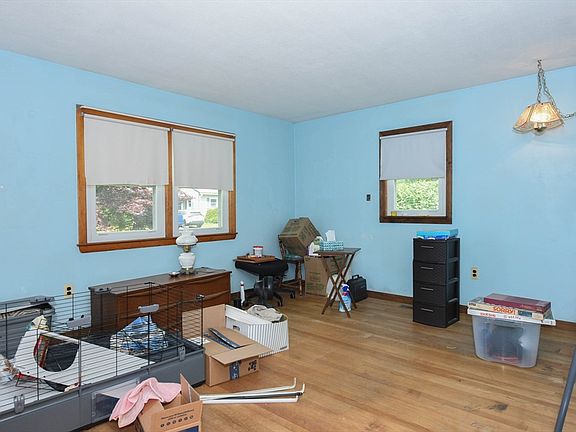5th image of 21 Payton St
