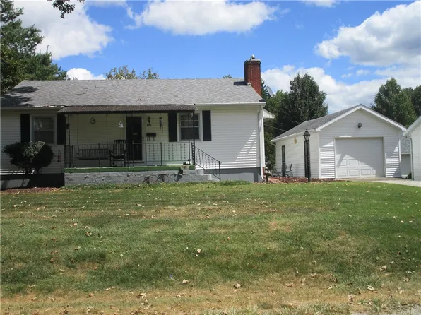 406 Grant St, Pana, IL 62557