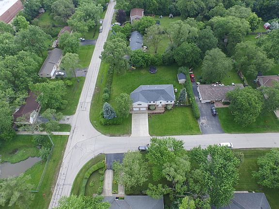 2nd image of 130 Hawthorn Ln