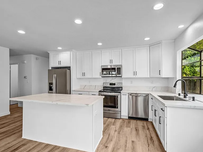 16560 Elm Haven Dr — Photo 11