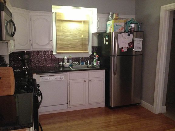Eat-in Kitchen