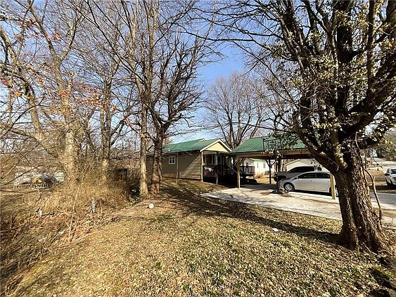 3rd image of 304 Hawkins Ave