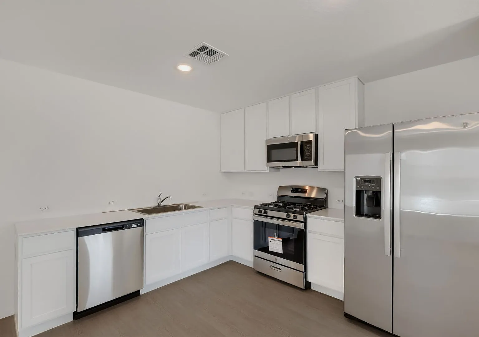First time rental! Brand new build, brand new appliances, never lived in! — Photo 4