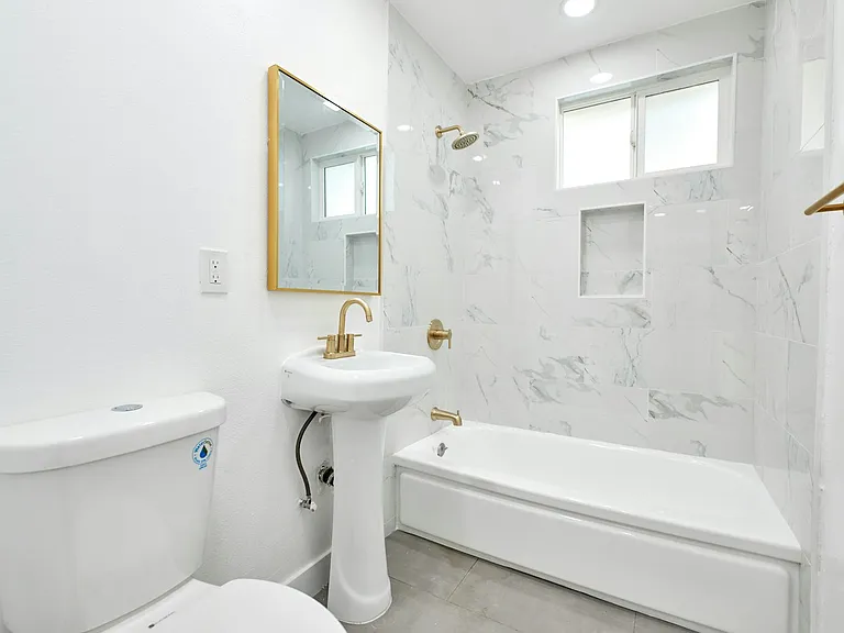 232 W 3rd St #232 — Photo 15