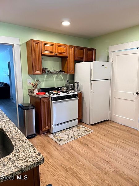4th image of 15 Zoar Avenue