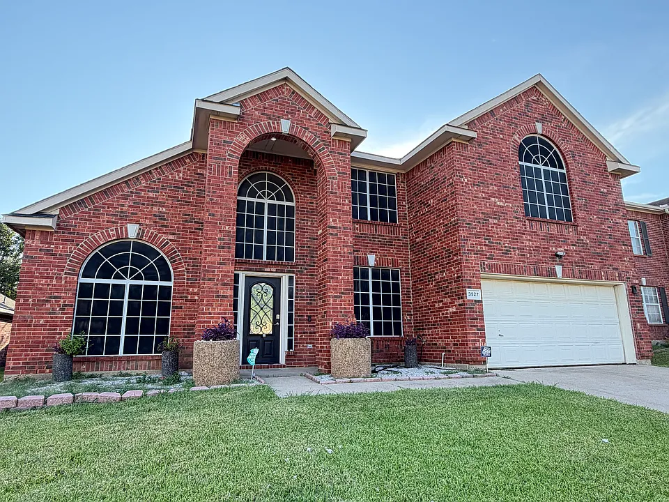 3527 Tamarack Dr