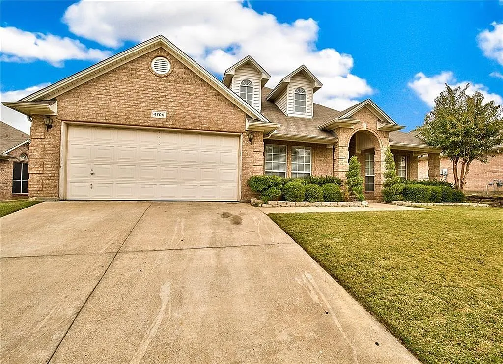 4 bed, 2367 sqft, $2,495 — Photo 1