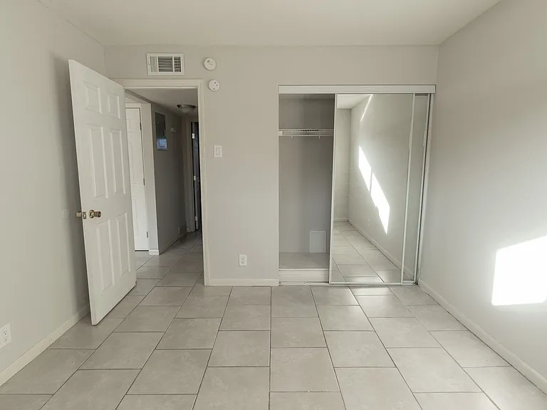 1718 E Broadway — Photo 19
