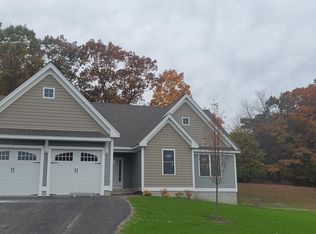 54 Raspberry Ln, Manchester, NH 03104