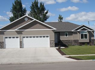 2737 Umber Ct S, Fargo, ND 58104