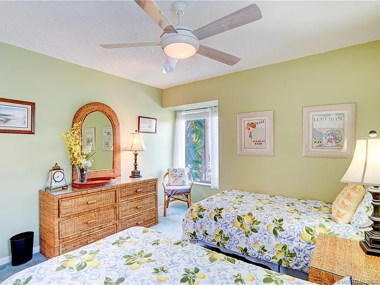 233 NE Edgewater Dr #204 — Photo 38