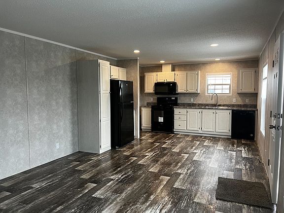 3rd image of 25213 Gratiot Ave #22