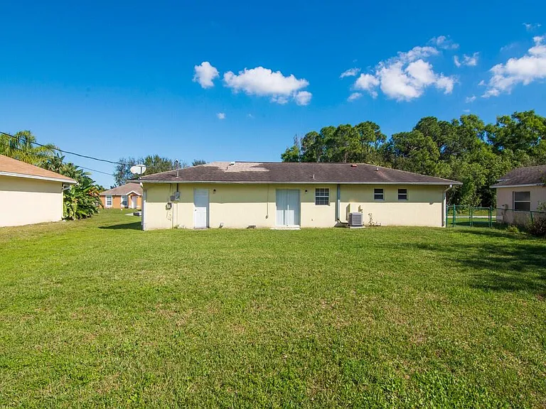 1190 SE Puritan Ln — Photo 31