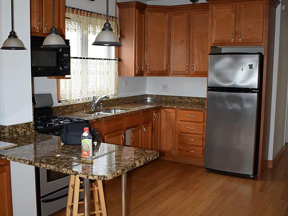 4th image of 5751 W Cornelia Ave #1