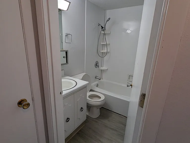 716 Wilson Ave #4 — Photo 11