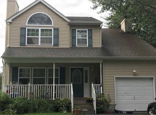 86 Woodside Dr, Mastic Beach, NY 11951