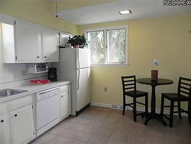 5th image of 1651 Lauderdale Ave