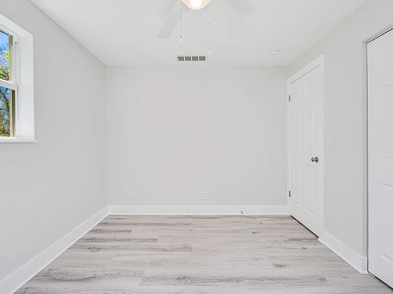 1707 Evergreen St — Photo 23