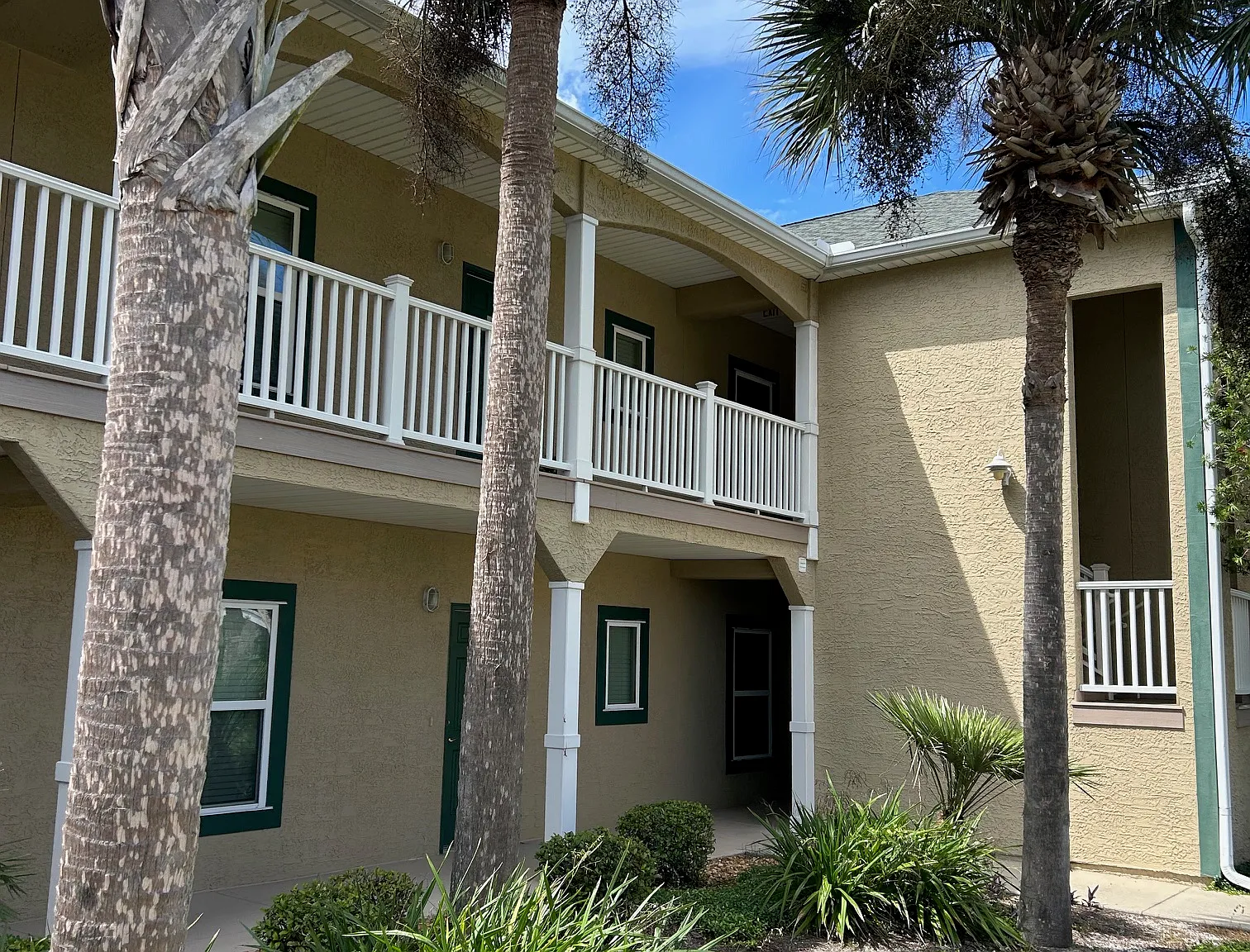 3 bed, 1150 sqft, $2,400 — Photo 2