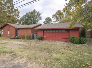 1313 SE D St, Bentonville, AR 72712