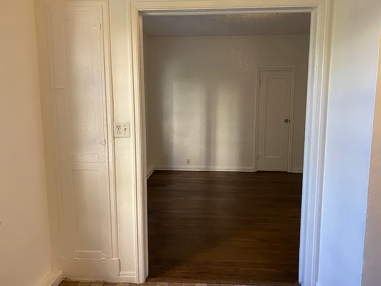 554 S Hobart Blvd #209 — Photo 10