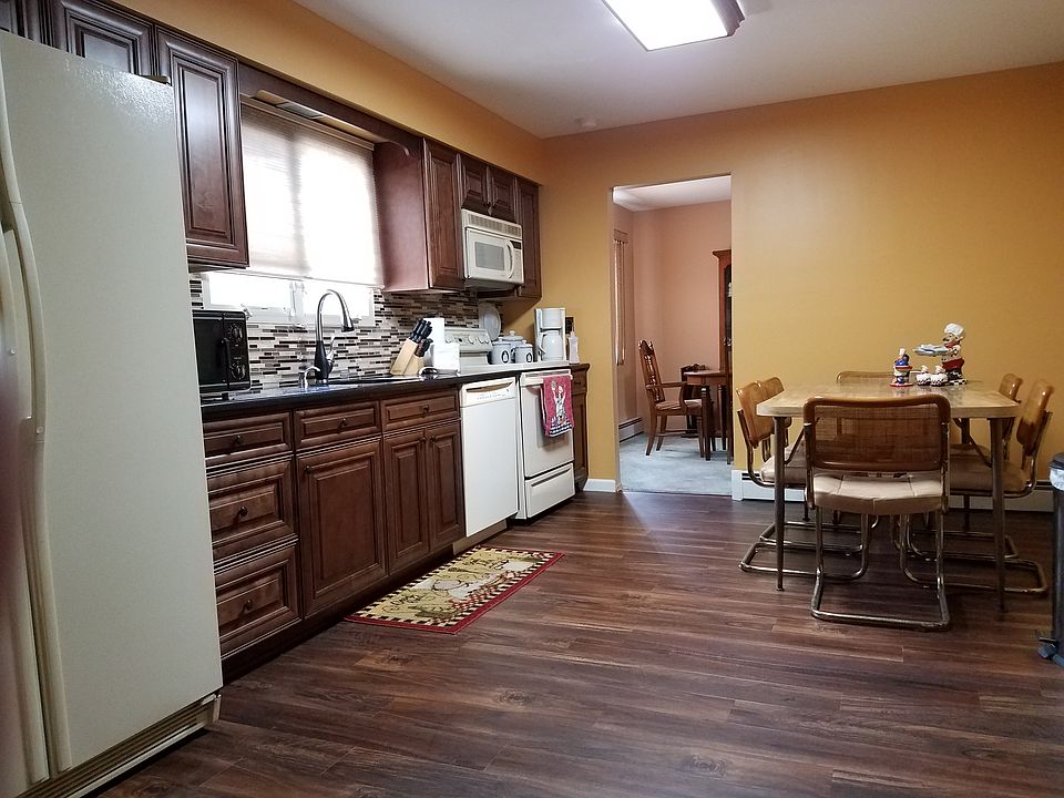 2nd image of 72 Anndom Ct